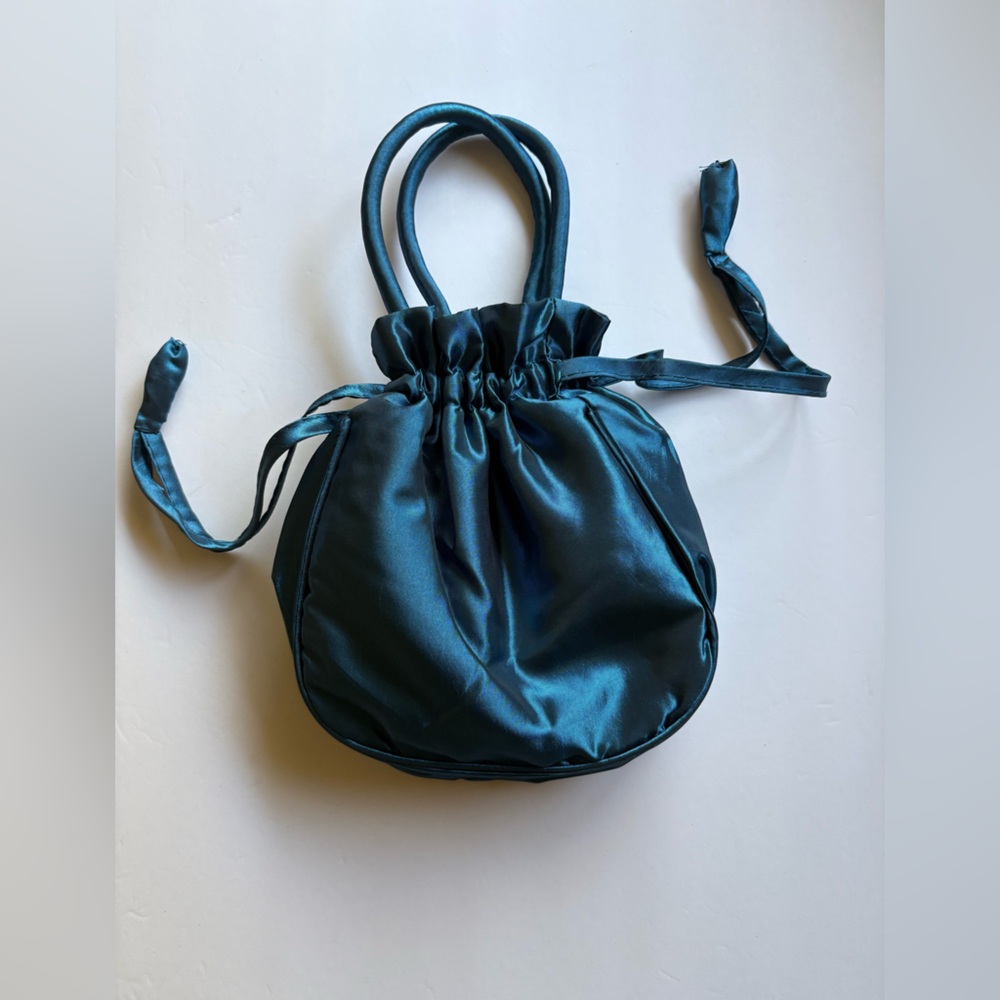 Chic Floral Embroidered Satin Mini tote Bag - Picture 9 of 10